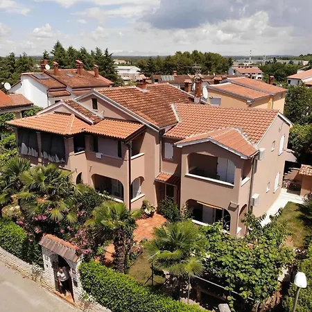 Apartments Sven-Marino Porec Exterior photo